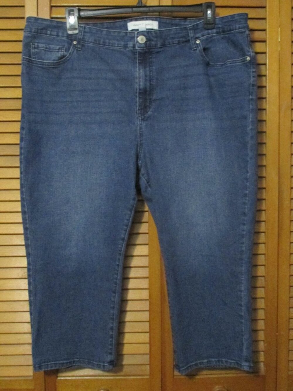 Vintage America capris blue denim with stretch great condition size 24W